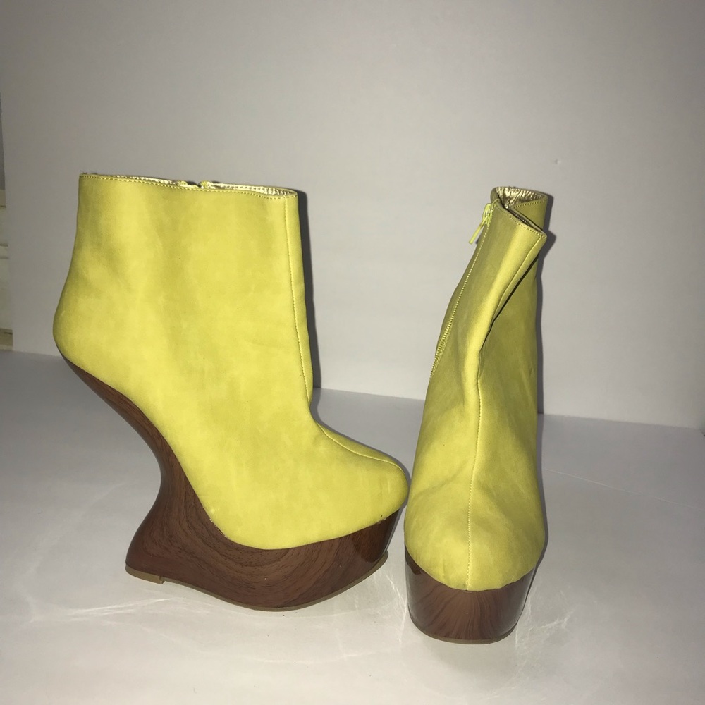 Exotic Ankle Platform Boot Size 9